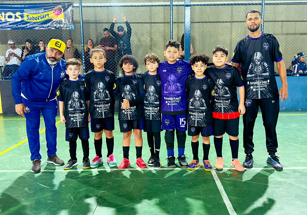 Atletas e treinadores antes de jogo