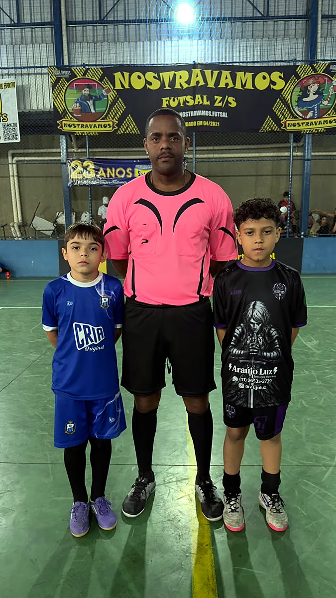 Capitães e arbitragem antes do jogo